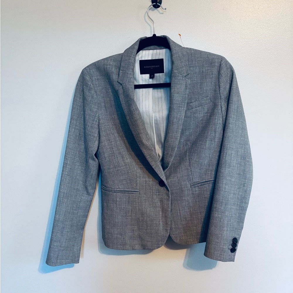 Banana Republic grey basic blazer, lined size 2 petite with button front